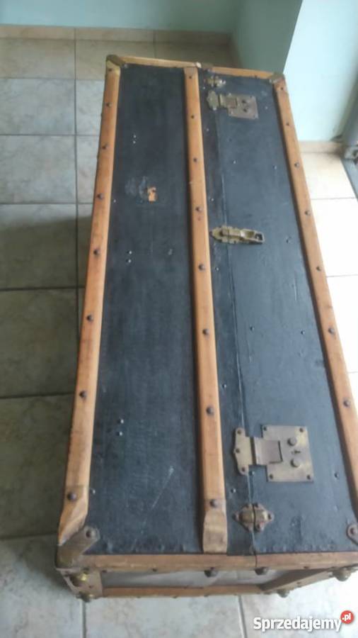 Kufer podróżny z XIX wieku