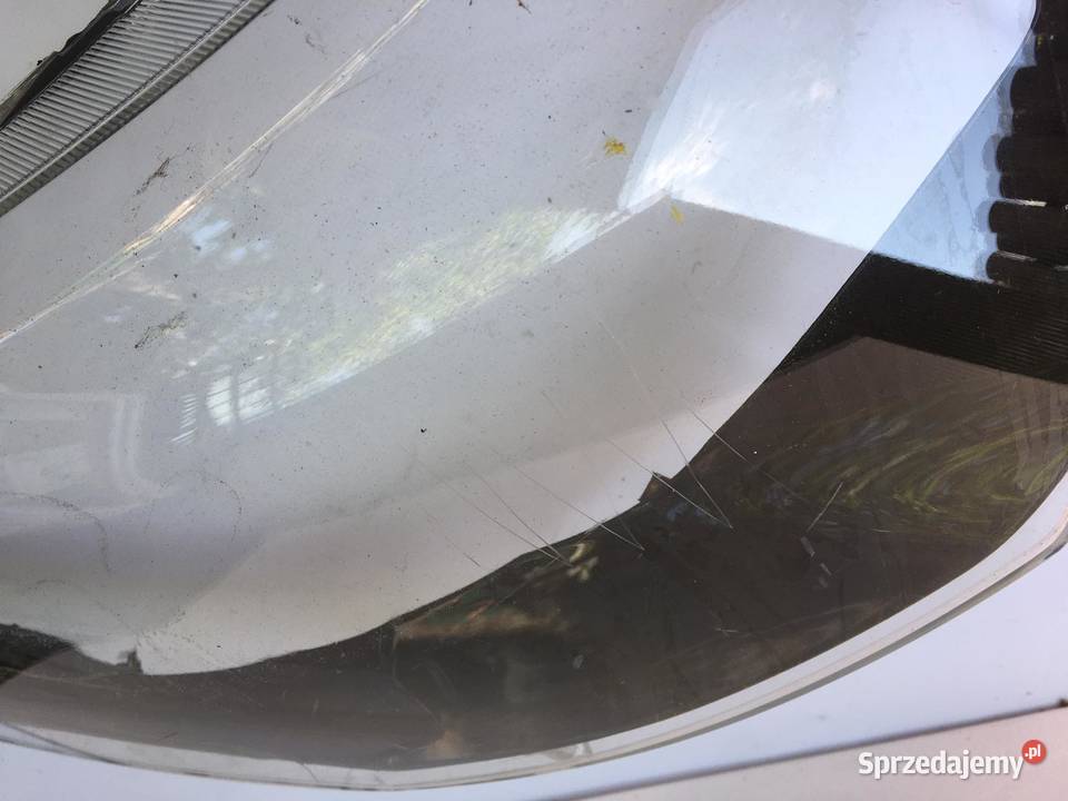 TOYOTA AVENSIS T27 LIFT  PRAWY KLOSZ LAMPY Ostroróg