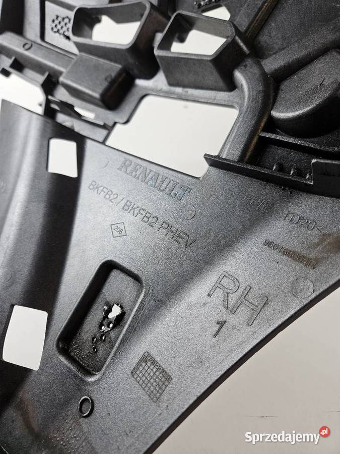 RENAULT MEGANE IV 4 LIFT ŚLIZG PRAWY ZDERZAKA osobowe Międzychód