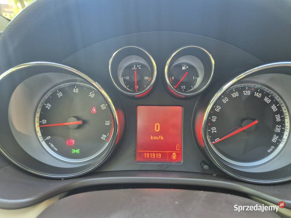 Opel Insignia 16 Turbo 180 wnętrze cosmo