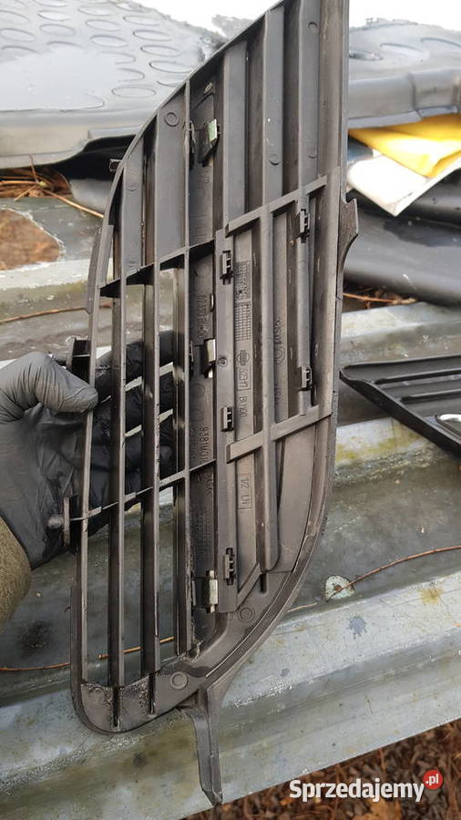 Nissan Almera tino 2003r grill atrapa przod Szadek