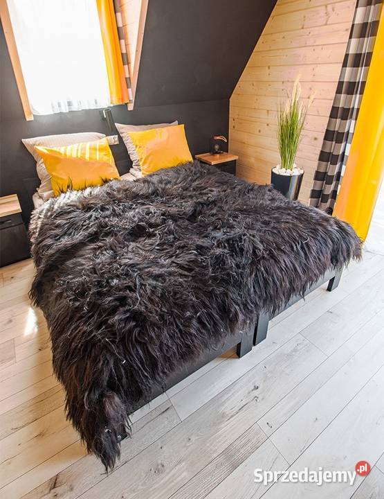 Narzuta z owczej skóry czarna Island Szaflary