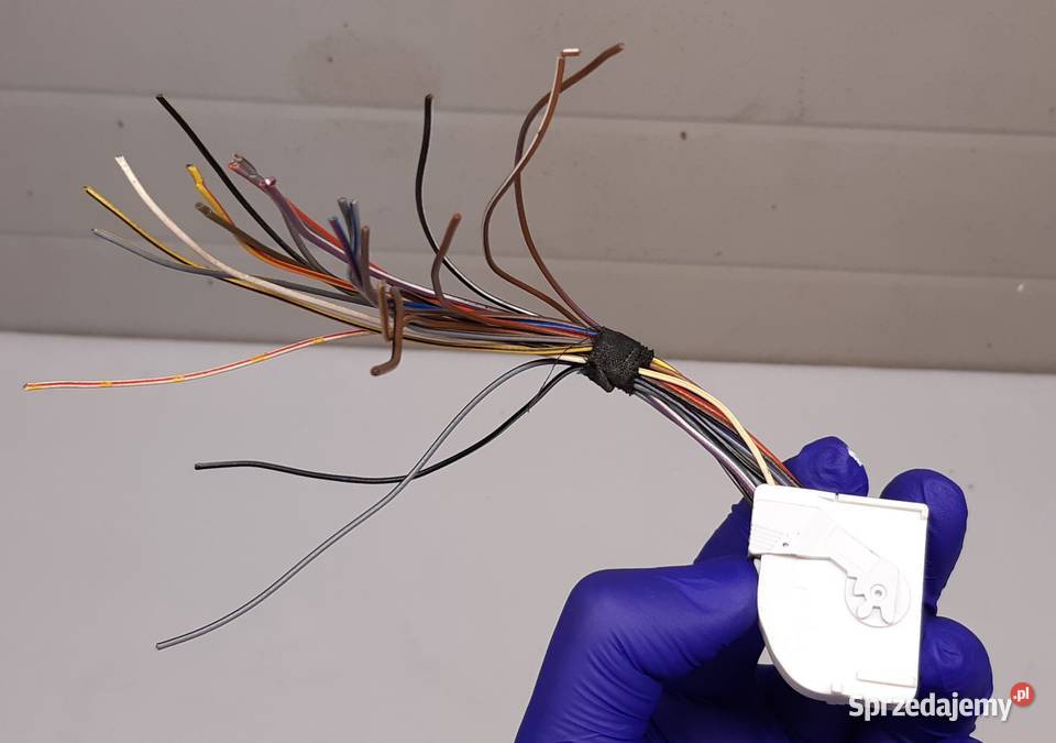 ORYGINALNA KOSTKA WTYCZKA BMW 8373604 Układ elektryczny Mielęcin sprzedam