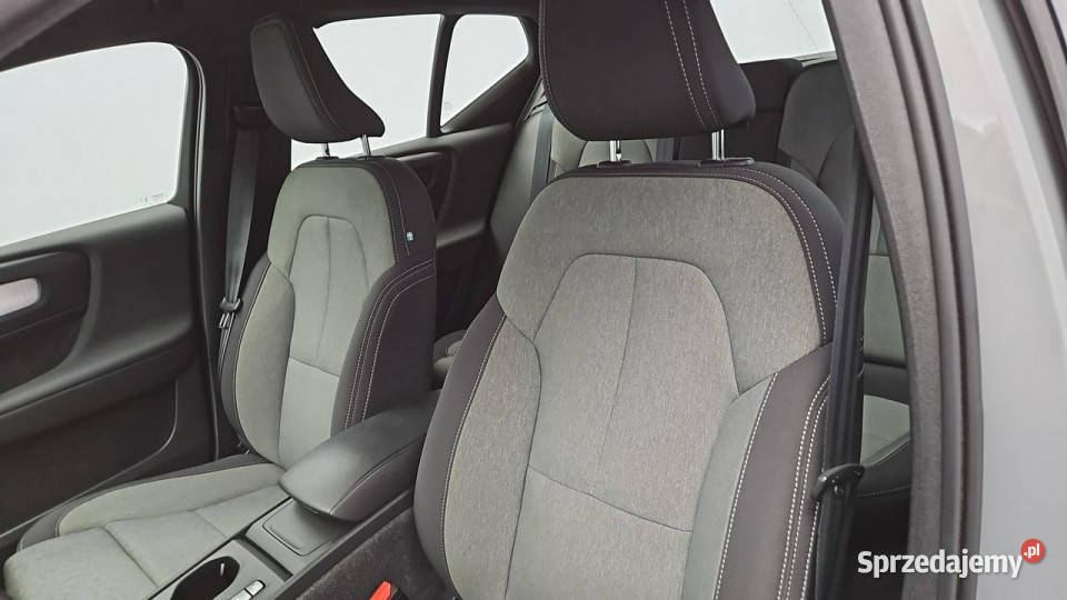 Volvo XC 40 B3 Core aut Z Polskiego Salonu szary