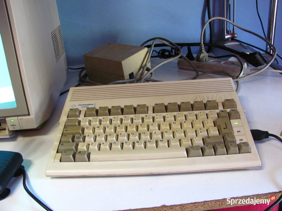 Komputer Amiga 600 z zasilaczem łódzkie Łódź