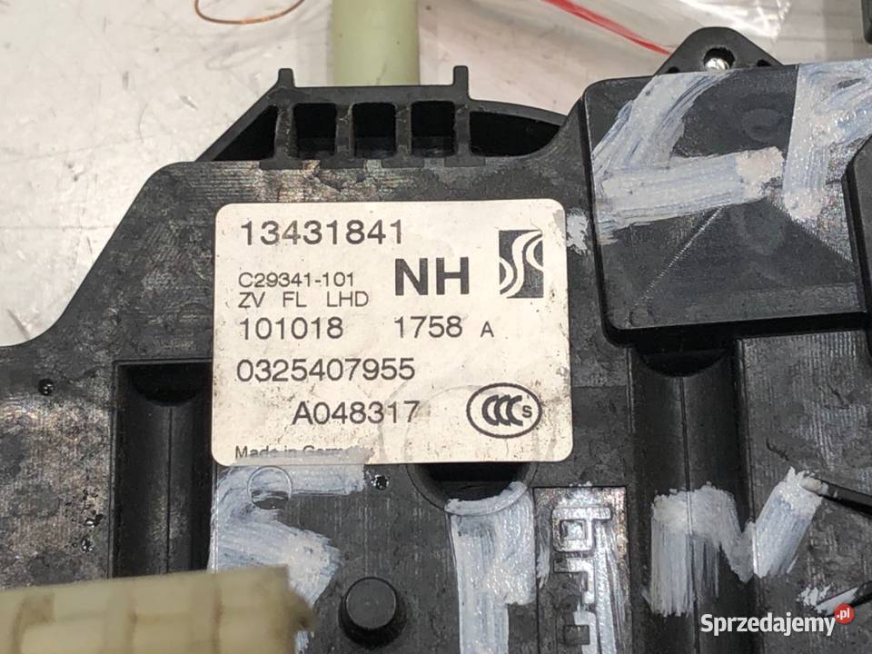 ZAMEK DRZWI LEWY PRZÓD OPEL CORSA E Hatchback