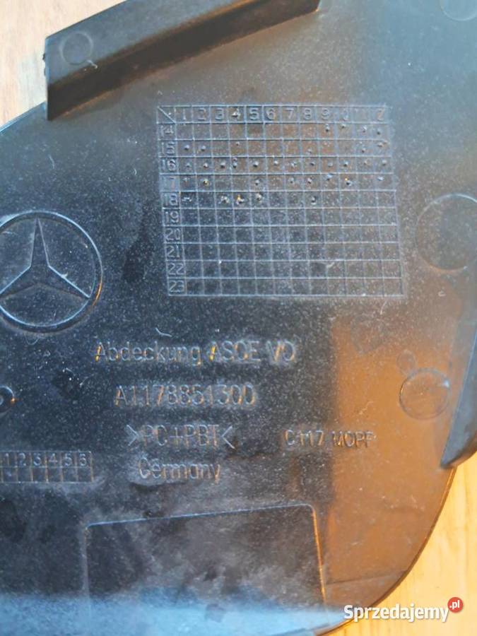 Zaślepka przedniego zderzaka Mercedes CLA c117 Kalisz