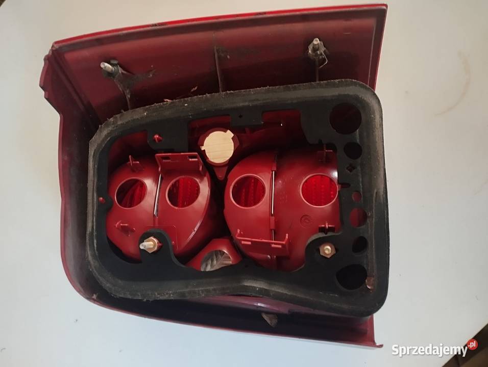 tylne lampy lewa prawa passat b5 fl kombi osobowe Końskowola
