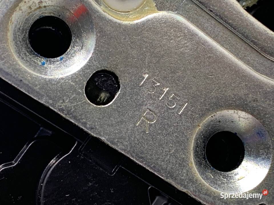 ZAMEK DRZWI PRAWY TYŁ NISSAN JUKE F15 Crossover