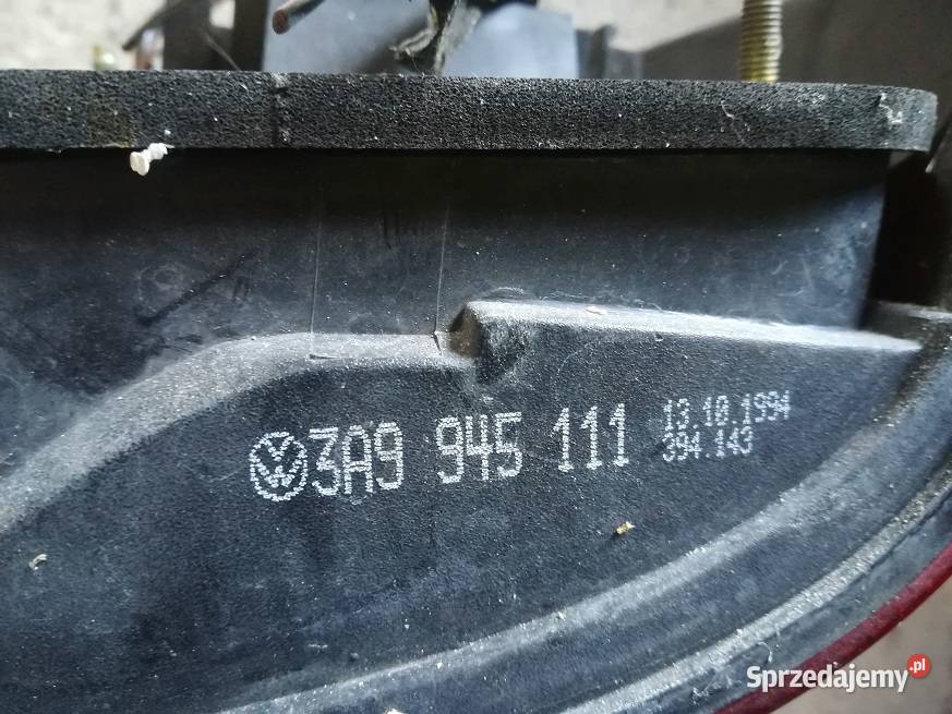 VW PASSAT B4 LAMPA TYŁ LEWA KOMBI 3A9945111 osobowe wielkopolskie Mieleszyn