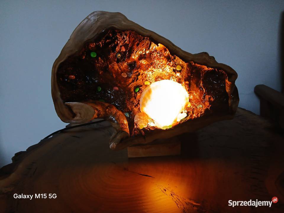 Ozdobna lampa z drewna i muszli unikalna Oświetlenie Skawina