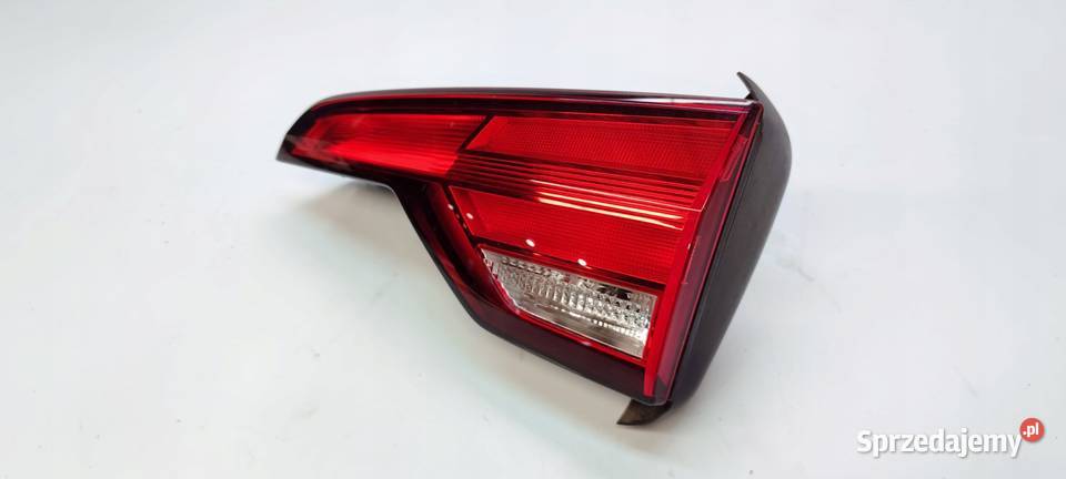 LAMPA PRAWY TYŁ W KLAPĘ AUDI A4 B9 AVANT Przystajń