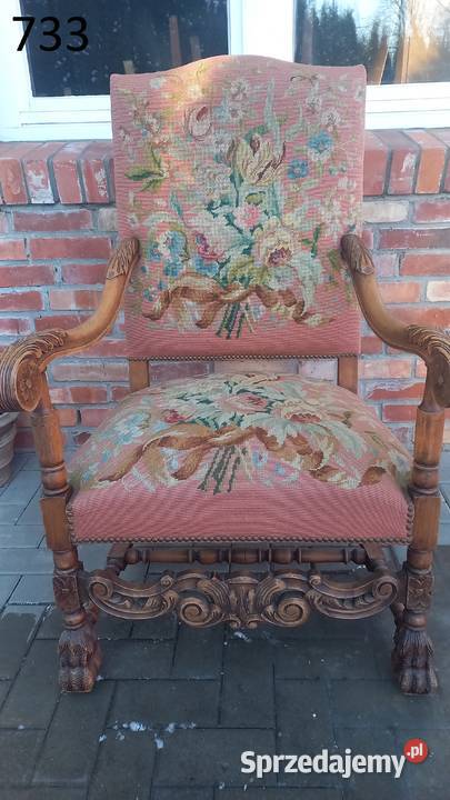 Fotel zabytkowy z rzeźbionego drewna dębowefo zachodniopomorskie Gawroniec
