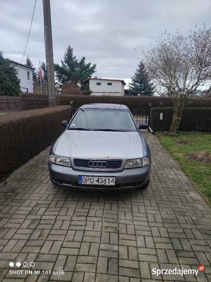 Audi a4.   1.6 benzyna