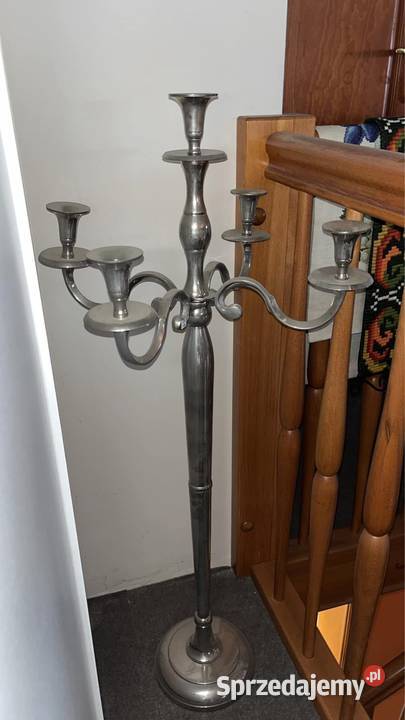 Świecznik w srebrnym kolorze Stojący rozkrecany