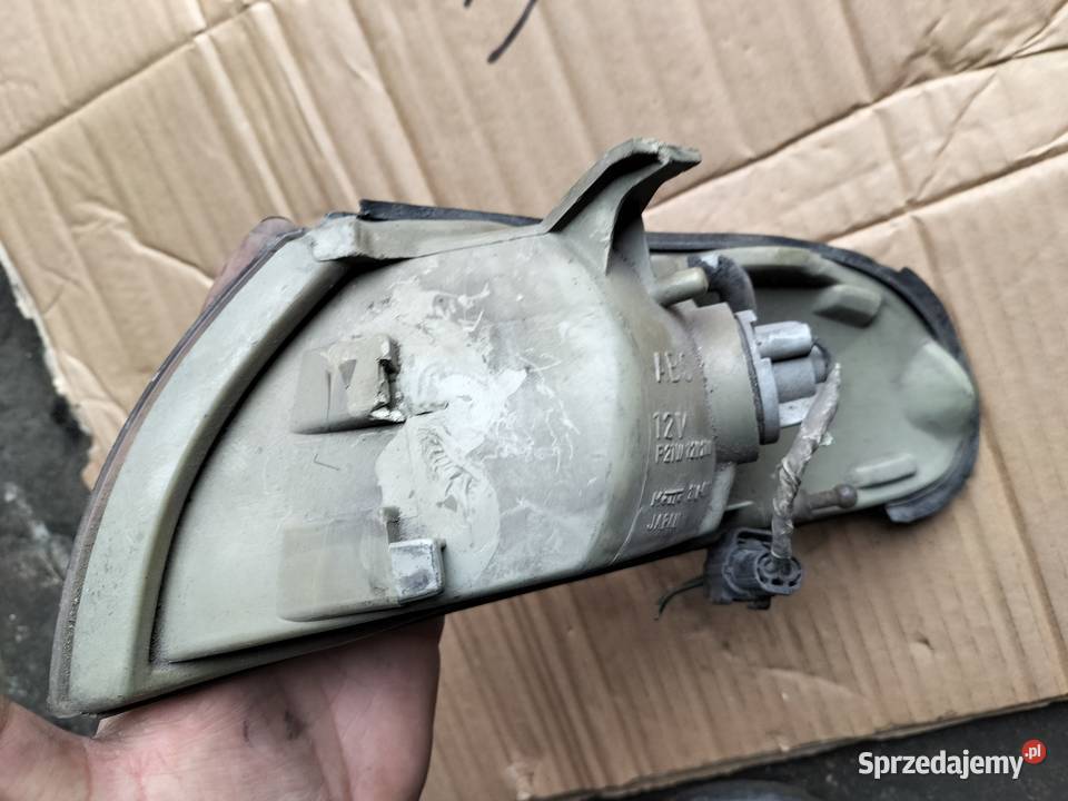 KIERUNKOWSKAZ PRAWY MAZDA 626 Kamień-Kolonia sprzedam