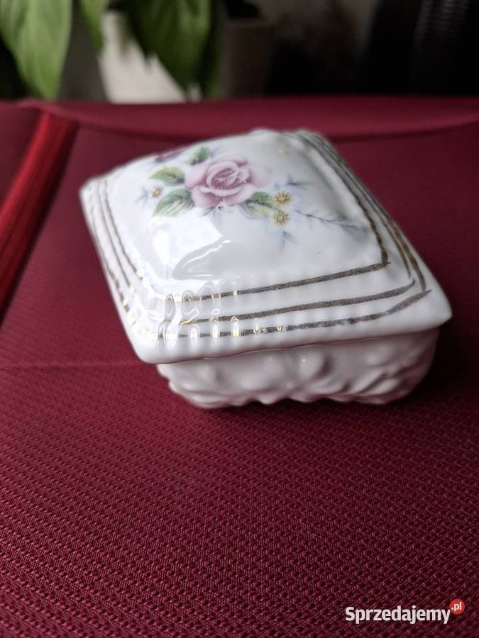Porcelanowe puzderko szkatułka z różą vintage małopolskie Kraków