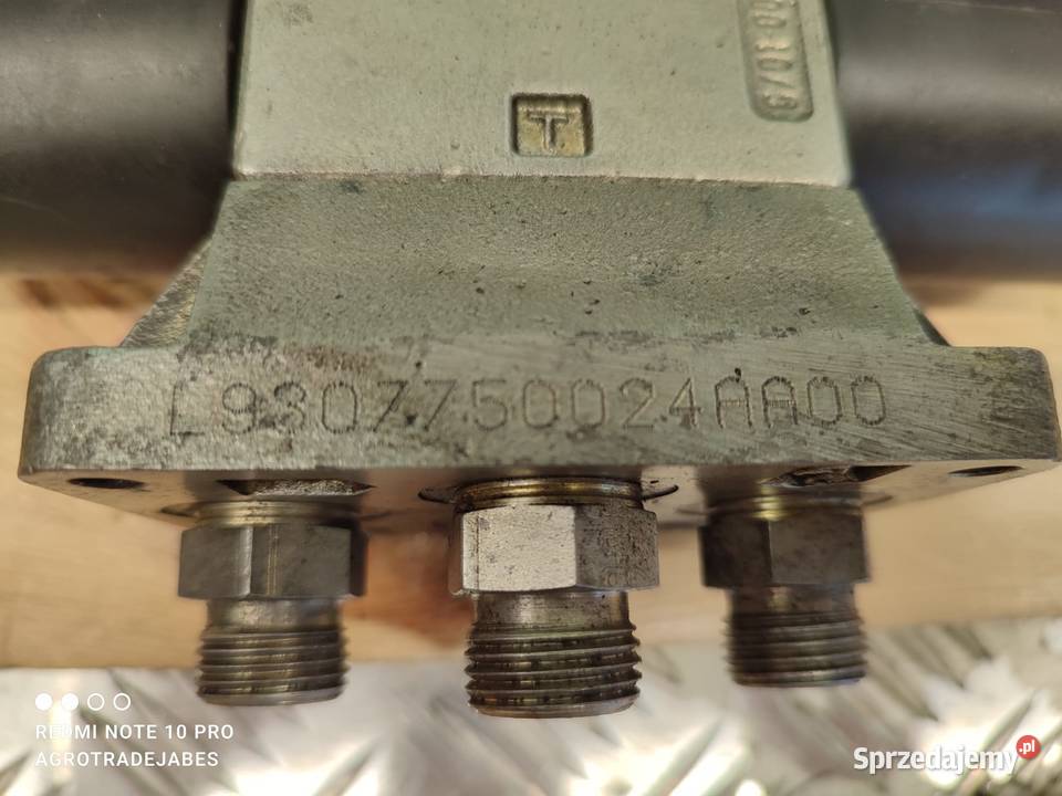 Elektrohydrauliczy zawór kierunkowy AZ101352 Części maszyn i innych pojazdów Wilkowo