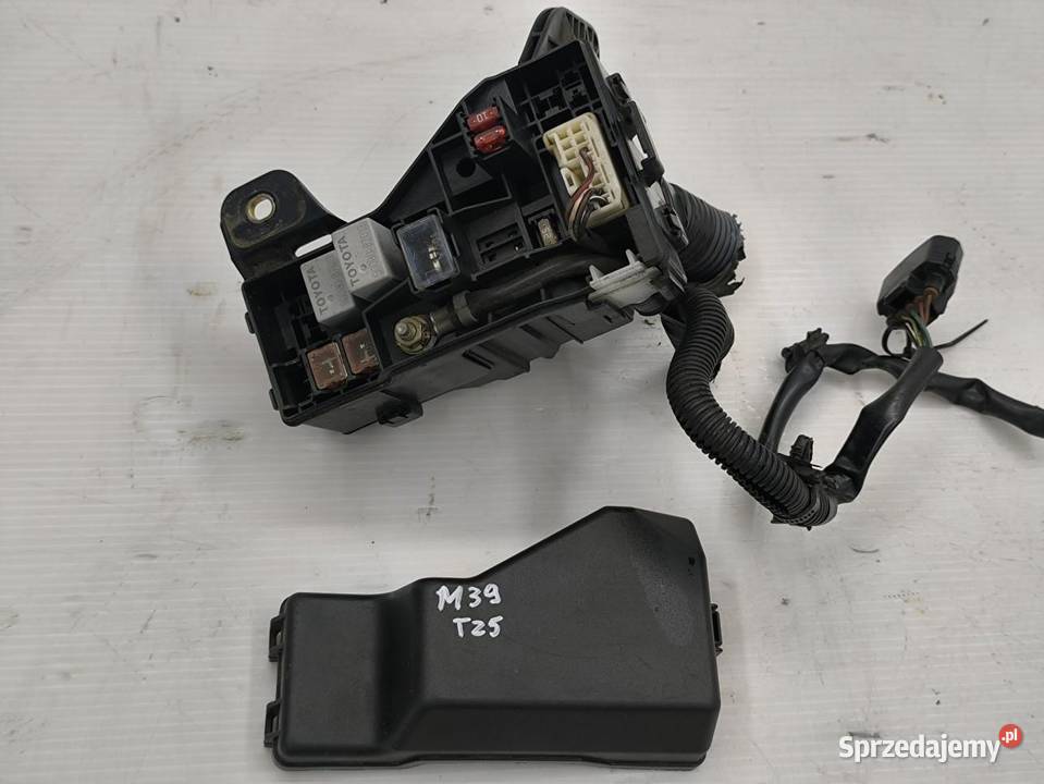 SKRZYNKA BEZPIECZNKÓW TOYOTA AVENSIS II T25 18 Wolsztyn