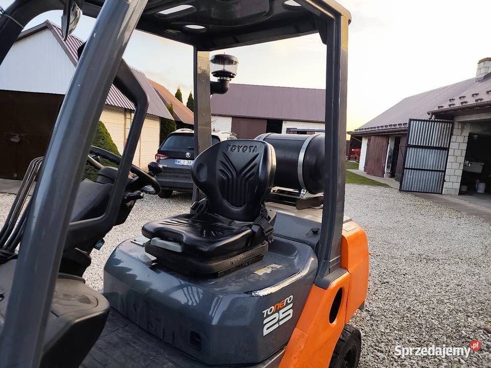 Wózek widłowy Toyota serii 8 25 to 8fgf25 widly Rzeczniów