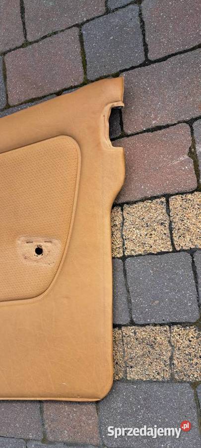 Boczek drzwi dattel Mercedes W123 prawy przedni Luzino