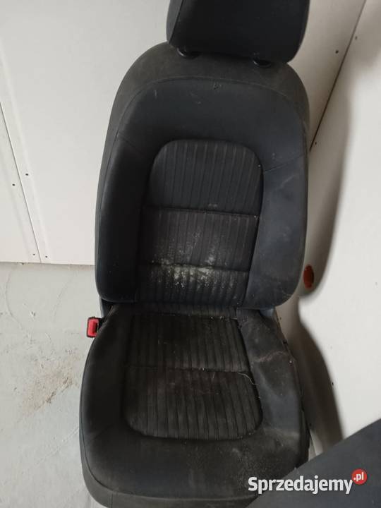 Audi A4 B8 Fotele przednie z brązową linią lubelskie Biała Podlaska sprzedam