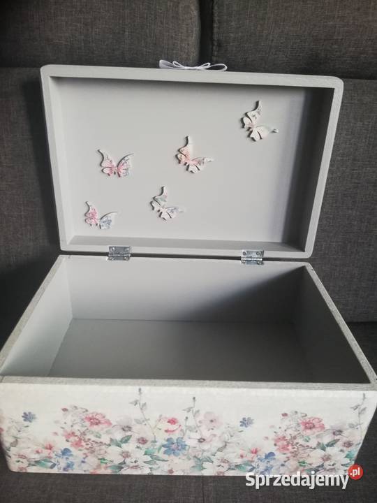 Kuferek wspomnień kwiatowy z motylem imię