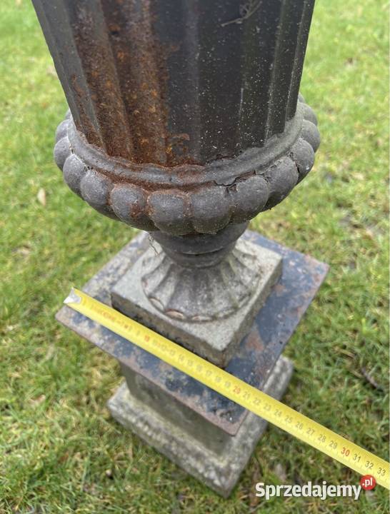 Stara pałacowa donica żeliwna na podstawie Bystrzyca Kłodzka