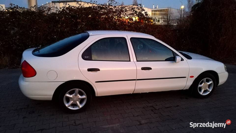 Ford Mondeo 18 benzyna I własciciel Polski Salon Szczecin