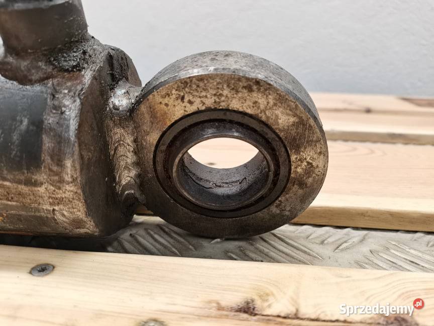 Siłownik poziomowania CAT TH 62 1996r do 1998r wielkopolskie sprzedam