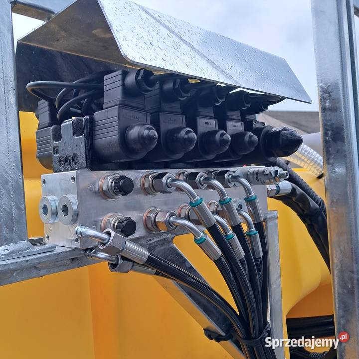 Opryskiwacz zawieszany hydrauliczny polowy