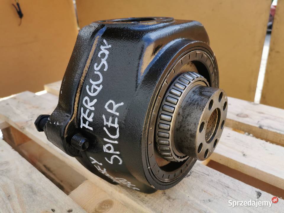 Zwrotnica prawy tył Massey Ferguson 8925 Spicer Pozostałe Wilkowo