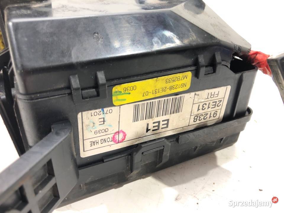 SKRZYNKA BEZPIECZNIKÓW HYUNDAI TUCSON SUV 20 141