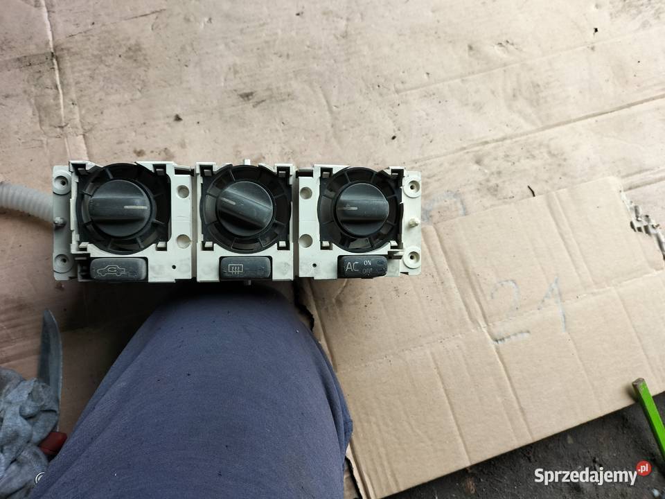 Panel sterowania nawiewu klimatyzacji VOLVO V40 Kamień-Kolonia
