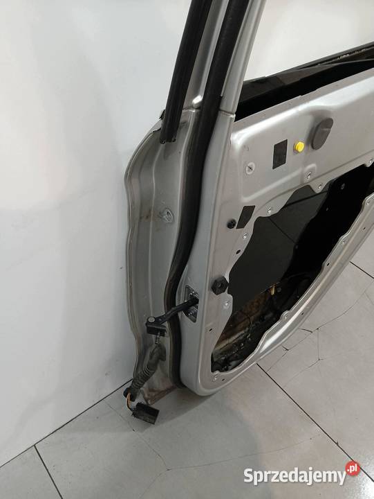 DRZWI PRAWE TYŁ O8 Ford Kuga I 20082012 sprzedam