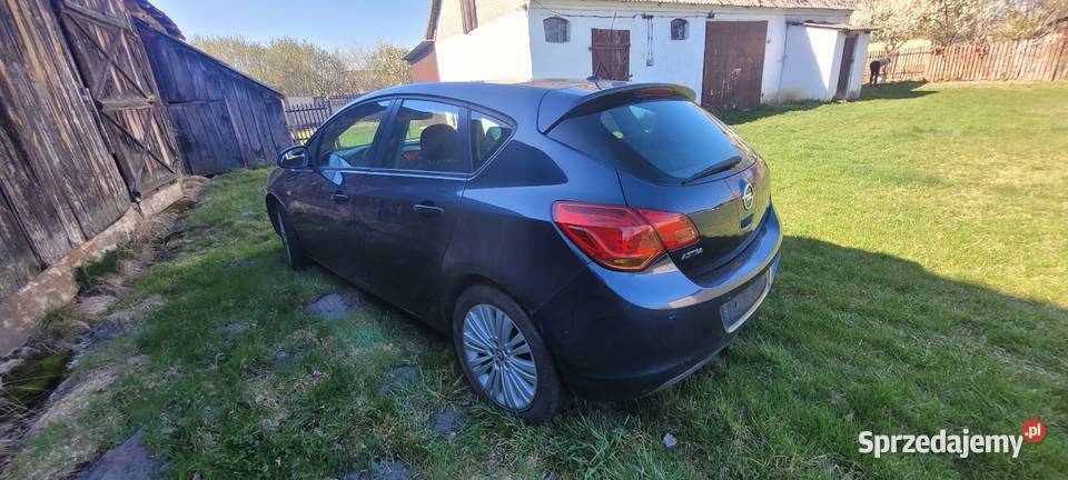 Opel astra J 2011r