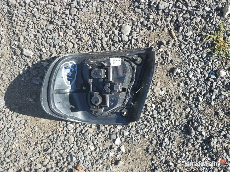 Nissan Primera sedan P11 1996 1997 1999 lampa Byków