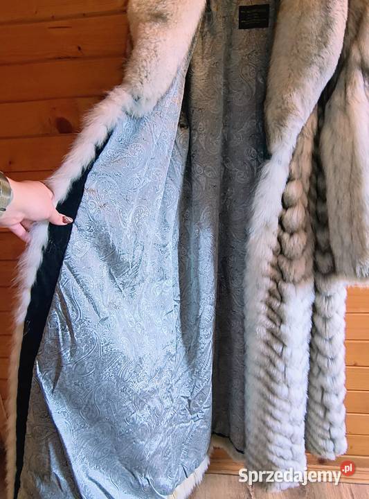Naturalne futro maxi marki Petr Zavrl eleganckie Kurtki i płaszcze Łącko