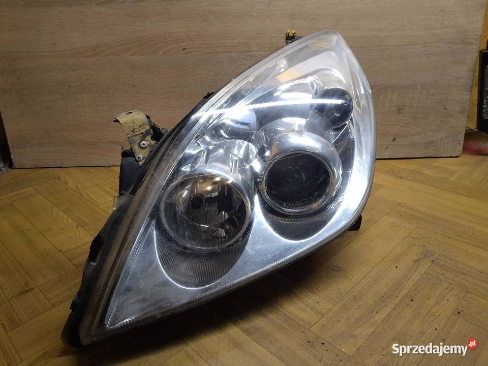 Opel Vectra C 19 CDTI 120 Z21B 07r Lampa przód