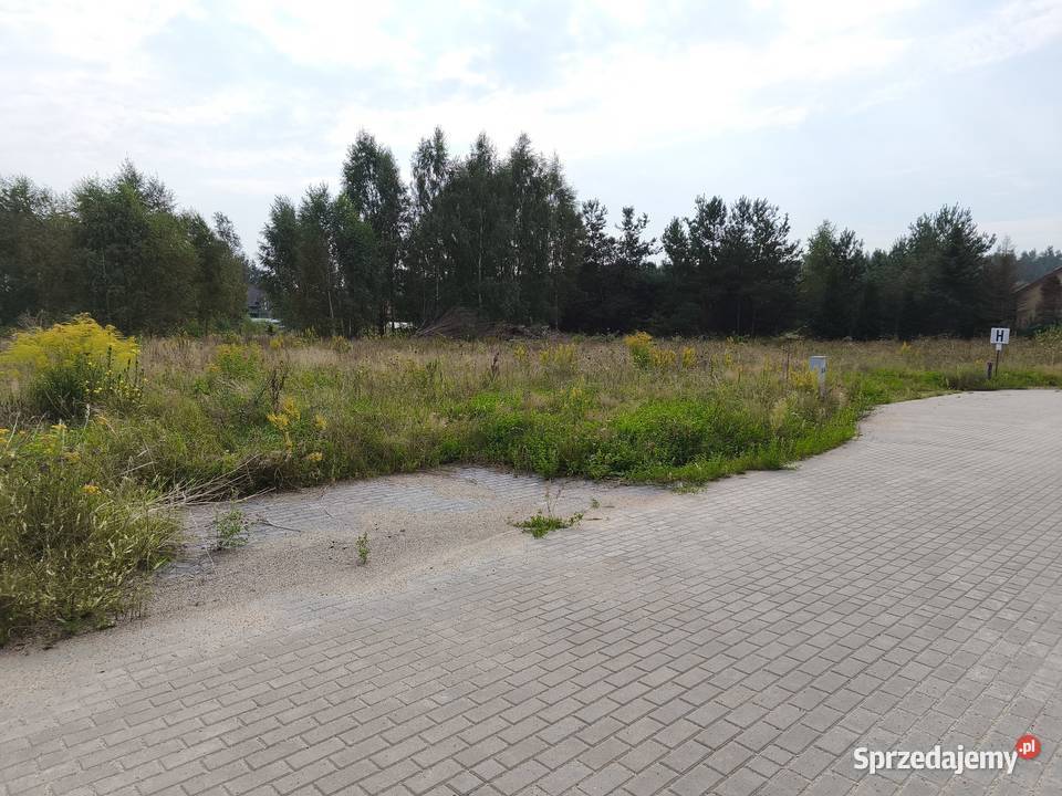 Działka na wsi z miejskimi udogodnieniami