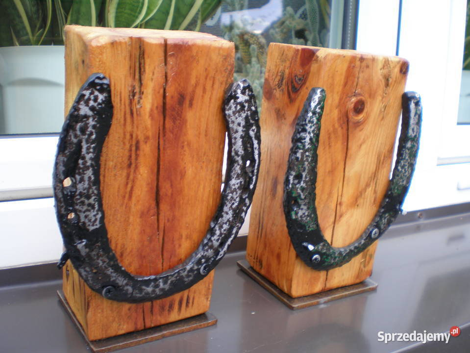 stara podkowa na drewnianej belce Siedlce