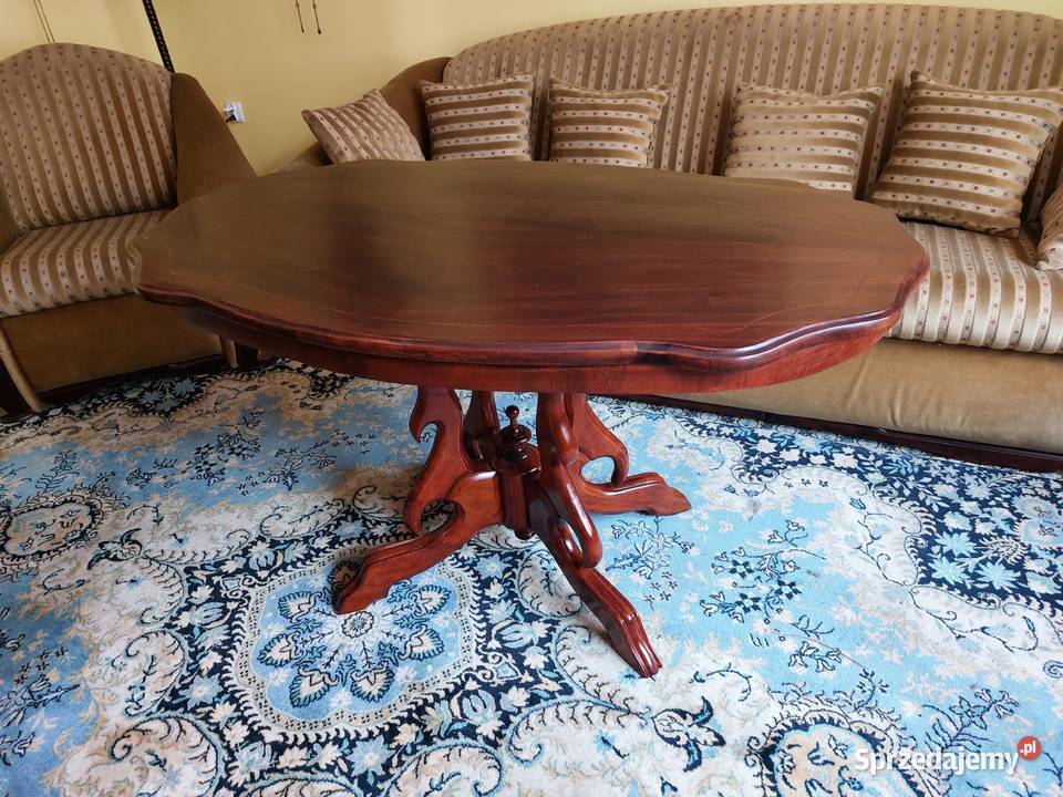 Zabytkowy stół, stolik w kształcie elipsy