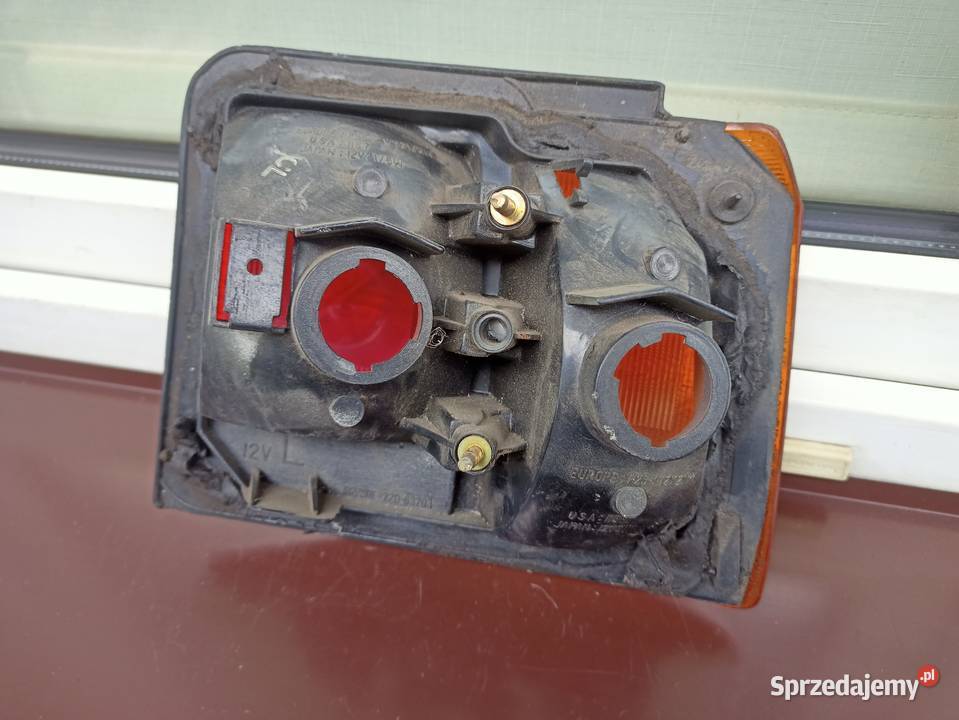 Nissan Sunny B11 Kombi Traveller lampa tył tylna