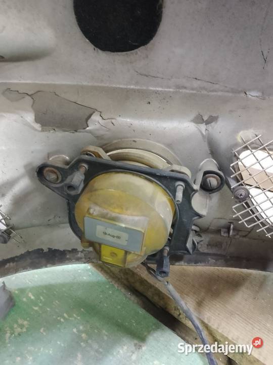 Zderzak z halogenami i kierunkowskazami Jeżów