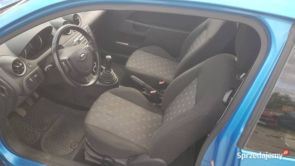 Ford Fiesta 13 benzyna 2004 r w ładnym stanie