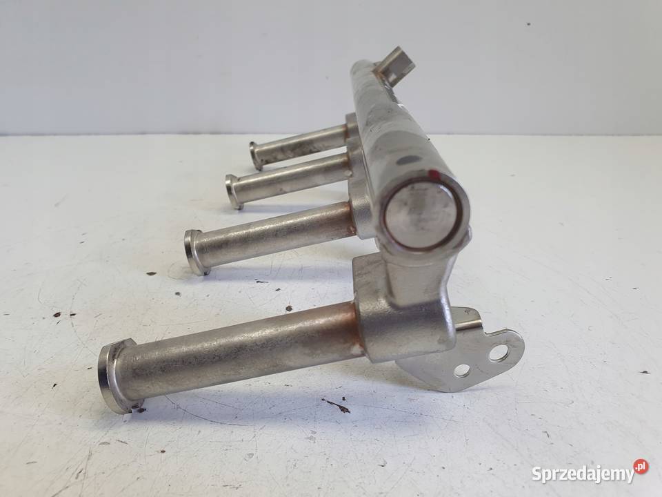 Volvo V40 II 15 T2 LISTWA WTRYSKOWA P31303876 lubelskie