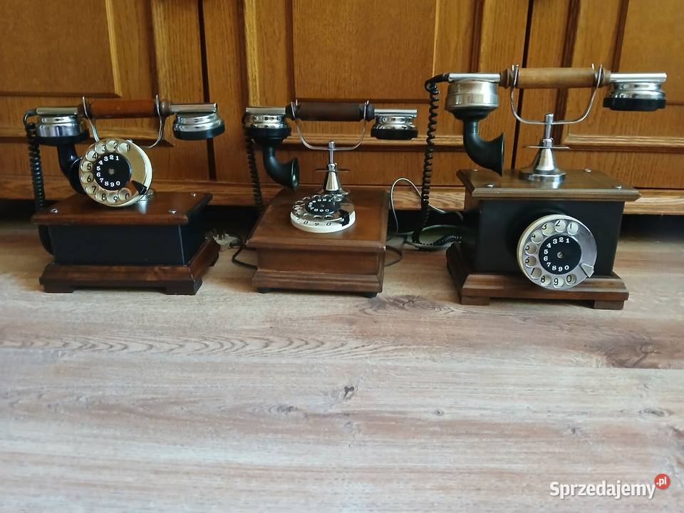 Telefon stacjonarny z czasów PRL u Kraków