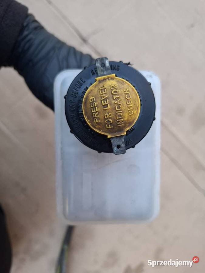 Zbiorniczek płynu hamulcowego zbiornik Fiat 126p osobowe Strzelce Opolskie