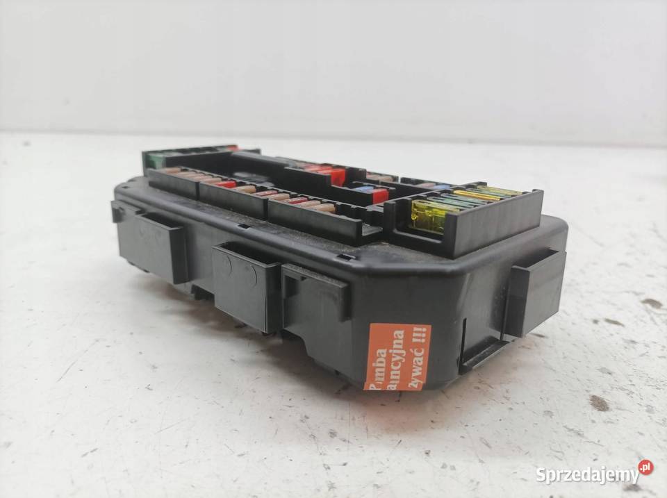 SKRZYNKA BEZPIECZNIKÓW 9337879 16 B 136 Bmw sprzedam