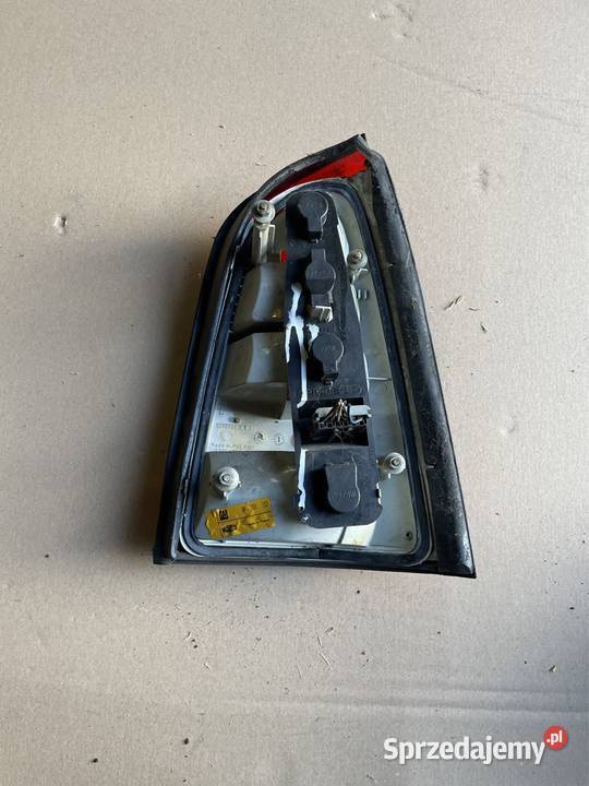 09153153 lampa tylna lewa Opel vectra b lift osobowe